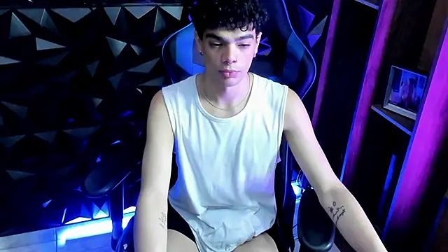 Snapshot of Elbombondelcircuit chatting on 02/16/26, 07:43 Elbombondelcircuit online show from 02/16/26, 07:43