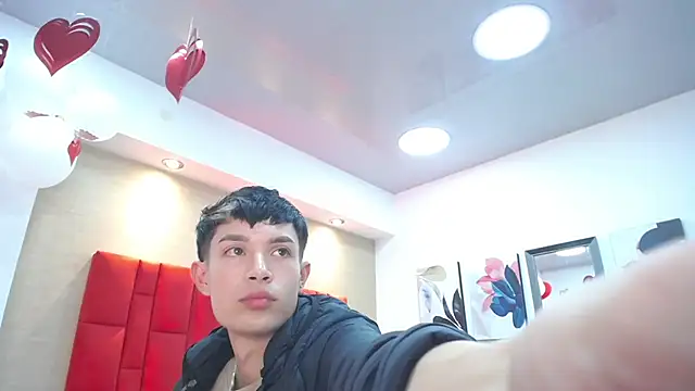 Snapshot of Skinny_Office chatting on 03/03/26, 08:04 Skinny Office online show from 03/03/26, 08:04