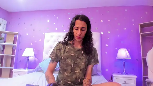 Snapshot of Goldentemptation_ chatting on 02/22/26, 01:20 Goldentemptation online show from 02/22/26, 01:20