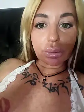 MiaMooly online show from 10/09/25, 08:12