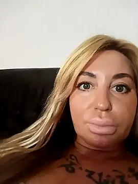 MiaMooly online show from 10/19/25, 03:12