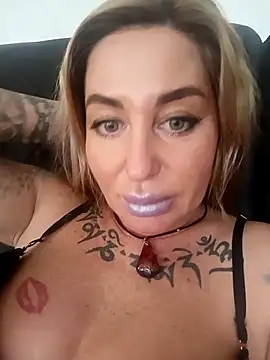 MiaMooly online show from 10/31/25, 11:00