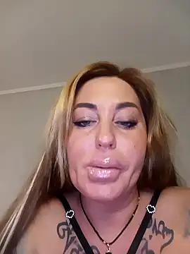 MiaMooly online show from 11/30/25, 02:32