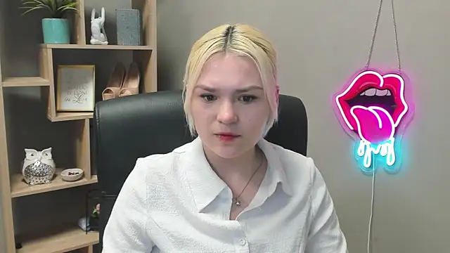 Snapshot of SweetLilyxo chatting on 02/27/26, 02:39 SweetLilyxo online show from 02/27/26, 02:39