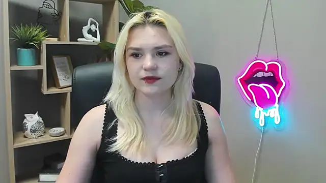 SweetLilyxo online show from 04/22/26, 06:27
