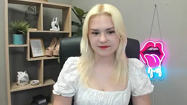 SweetLilyxo online show from 05/13/26, 06:33