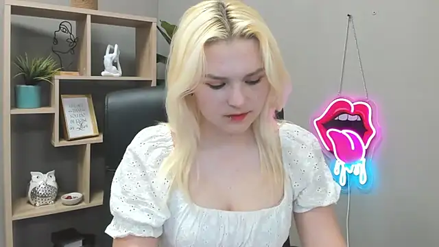 SweetLilyxo online show from 05/27/26, 06:32