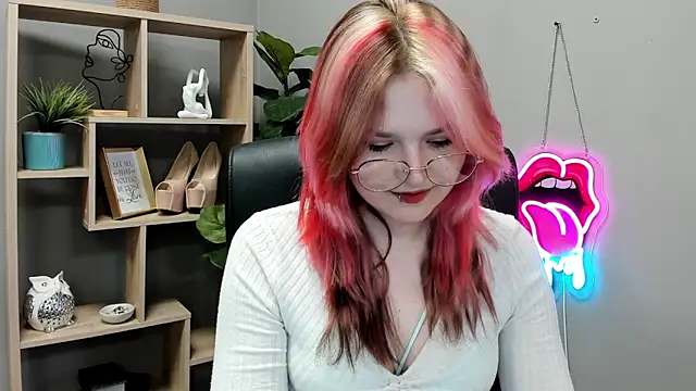 Snapshot of SweetLilyxo chatting on 06/16/26, 06:38 SweetLilyxo online show from 06/16/26, 06:38