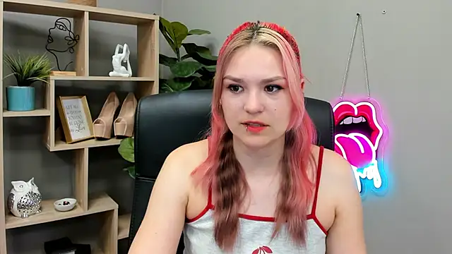 Snapshot of SweetLilyxo chatting on 06/25/26, 06:29 SweetLilyxo online show from 06/25/26, 06:29