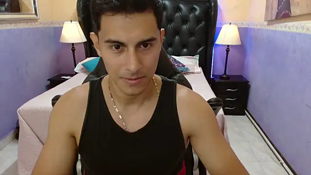 Snapshot of Mike_Conors chatting on 02/11/26, 01:54 Mike Conors online show from 02/11/26, 01:54