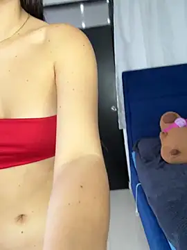 Snapshot of Annelise_Luxx chatting on 02/07/26, 01:15 Annelise Luxx online show from 02/07/26, 01:15