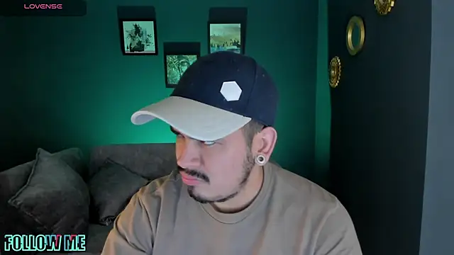 Snapshot of Chriss_Hunt chatting on 02/17/26, 08:55 Chriss Hunt online show from 02/17/26, 08:55