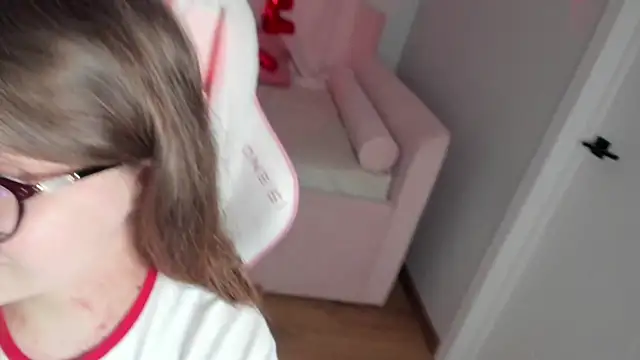 Snapshot of ChloeHalses chatting on 02/17/26, 05:15 ChloeHalses online show from 02/17/26, 05:15