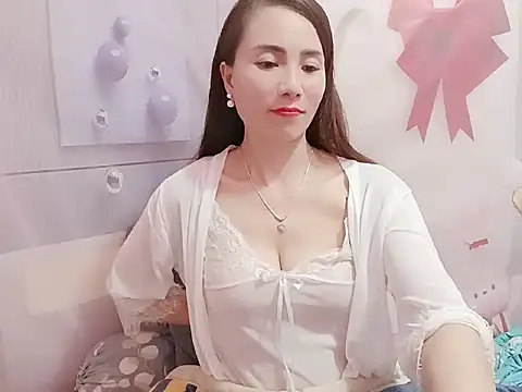 Snapshot of Hello-Kitty001 chatting on 02/18/26, 01:18 Hello-Kitty001 online show from 02/18/26, 01:18