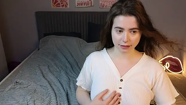 LovingWhisperr online show from 02/19/26, 01:23