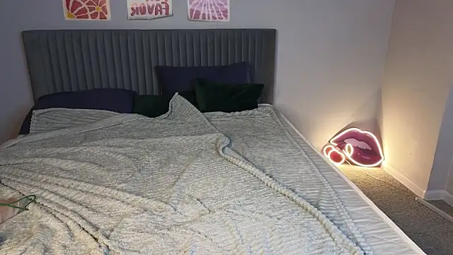 LovingWhisperr online show from 02/21/26, 01:17