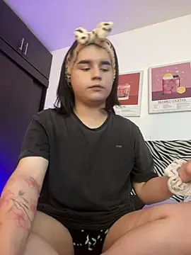 Daniellesins1 online show from 04/08/26, 02:44