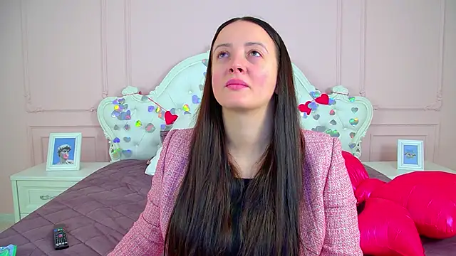 Snapshot of ElinaBellucci chatting on 02/13/26, 04:30 ElinaBellucci online show from 02/13/26, 04:30