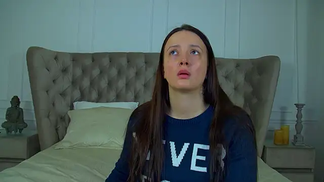 Snapshot of ElinaBellucci chatting on 03/11/26, 04:18 ElinaBellucci online show from 03/11/26, 04:18