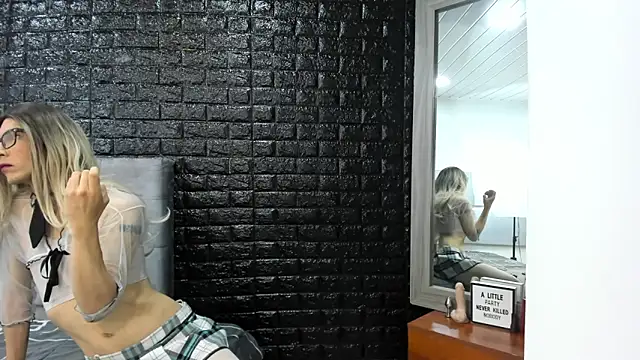 Snapshot of Calopezreal_ chatting on 02/23/26, 01:08 Calopezreal online show from 02/23/26, 01:08