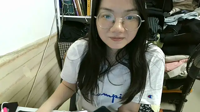 xiaoxiaowan11 online show from 04/07/26, 12:05