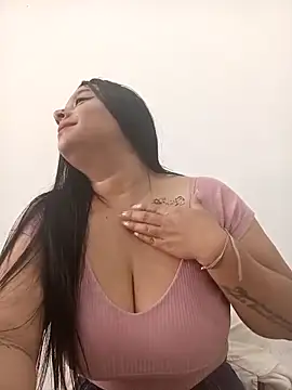 Snapshot of CAMILA--04 chatting on 02/11/26, 01:16 CAMILA--04 online show from 02/11/26, 01:16