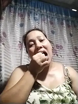 Snapshot of May_Bombs chatting on 02/15/26, 08:13 May Bombs online show from 02/15/26, 08:13