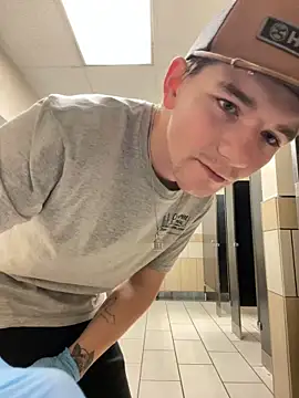 Snapshot of Horus1922 chatting on 02/25/26, 05:33 Horus1922 online show from 02/25/26, 05:33