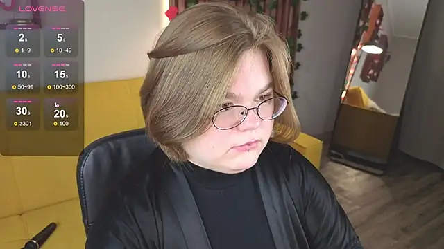 Snapshot of MaryFloree chatting on 02/17/26, 03:03 MaryFloree online show from 02/17/26, 03:03