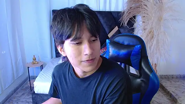 Snapshot of nikoo_18 chatting on 02/14/26, 02:47 nikoo 18 online show from 02/14/26, 02:47