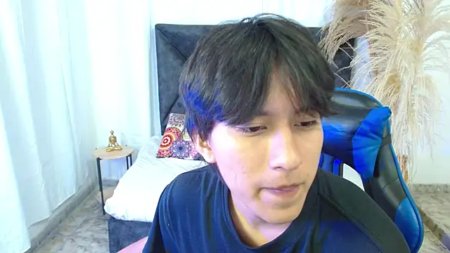 Snapshot of nikoo_18 chatting on 02/25/26, 01:43 nikoo 18 online show from 02/25/26, 01:43