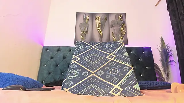 Roxanna 0 online show from 04/15/26, 12:01