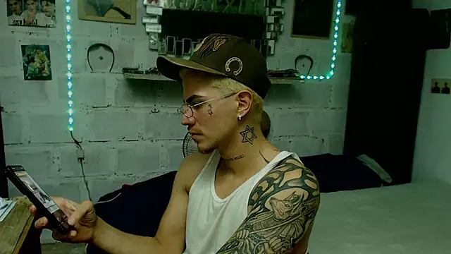 Snapshot of paul-mendezx chatting on 02/18/26, 06:04 paul-mendezx online show from 02/18/26, 06:04