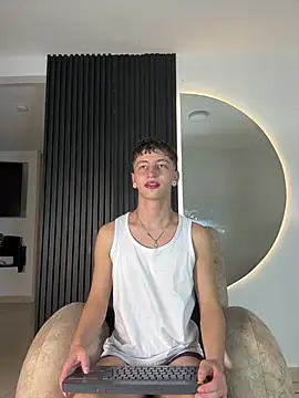 Snapshot of ARON_LUXX chatting on 02/18/26, 03:02 ARON LUXX online show from 02/18/26, 03:02