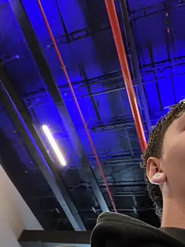 ARON LUXX online show from 04/17/26, 02:09