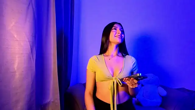 Snapshot of Chinicr18 chatting on 03/22/26, 12:36 Chinicr18 online show from 03/22/26, 12:36