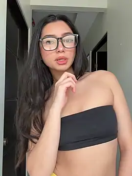 Snapshot of Chinicr18 chatting on 04/11/26, 07:40 Chinicr18 online show from 04/11/26, 07:40