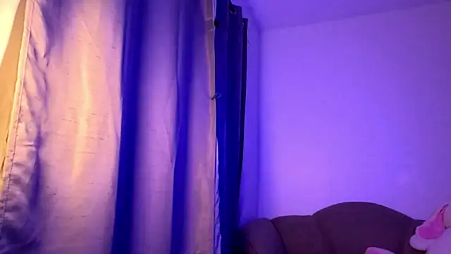 Snapshot of Chinicr18 chatting on 04/15/26, 07:59 Chinicr18 online show from 04/15/26, 07:59