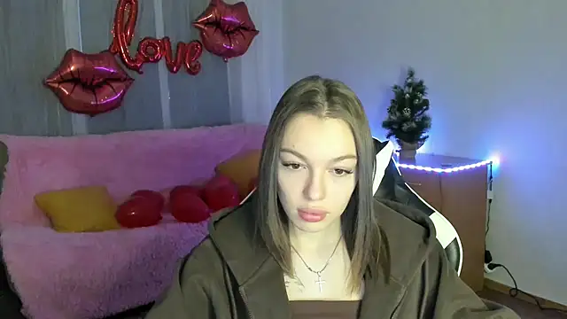 Snapshot of CandyGyrl chatting on 02/13/26, 01:01 CandyGyrl online show from 02/13/26, 01:01