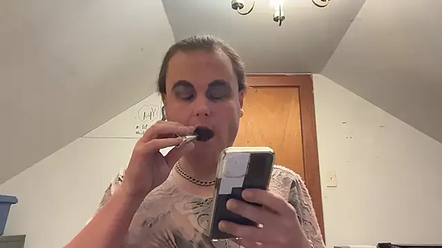 Snapshot of RaeganV chatting on 02/23/26, 07:50 RaeganV online show from 02/23/26, 07:50