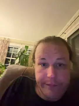 Snapshot of RaeganV chatting on 02/24/26, 02:20 RaeganV online show from 02/24/26, 02:20