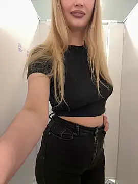 Snapshot of blonde_exe chatting on 02/10/26, 03:49 blonde exe online show from 02/10/26, 03:49