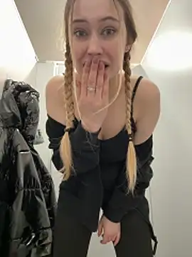 Snapshot of blonde_exe chatting on 02/20/26, 02:28 blonde exe online show from 02/20/26, 02:28