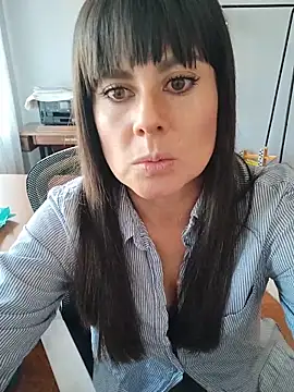 Snapshot of Lyonette_reading1 chatting on 02/20/26, 02:06 Lyonette reading1 online show from 02/20/26, 02:06