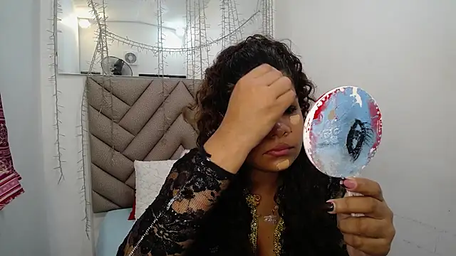 yaazhinii online show from 03/12/26, 11:27