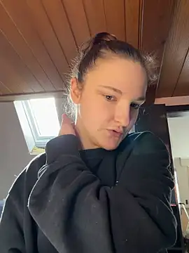 ViviLuu online show from 03/12/26, 10:43