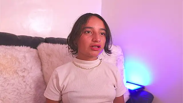  emily jonexs online show from 05/20/26, 04:35