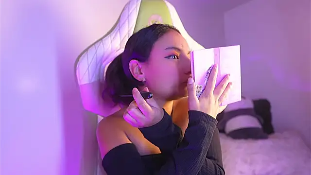  emily jonexs online show from 05/30/26, 03:09
