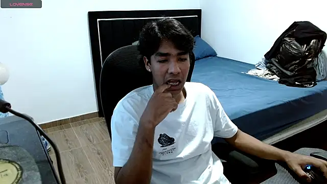 Snapshot of Pedestal_diamant chatting on 02/18/26, 08:05 Pedestal diamant online show from 02/18/26, 08:05