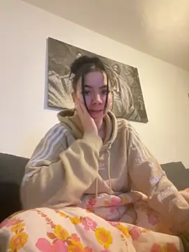 Snapshot of zoeelovee chatting on 02/22/26, 06:06 zoeelovee online show from 02/22/26, 06:06